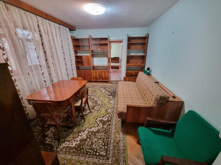 Apartament cu 3 camere semidecomandat, mobilat în Tătărași