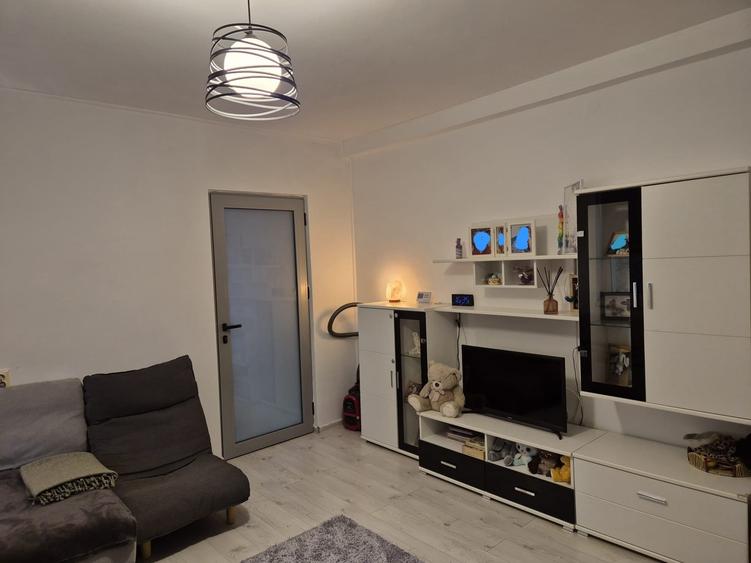 Apartament cu 2 camere nedecomandat în Astra