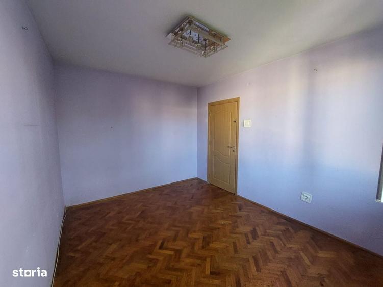 Apartament cu 3 camere semidecomandat în Titulescu