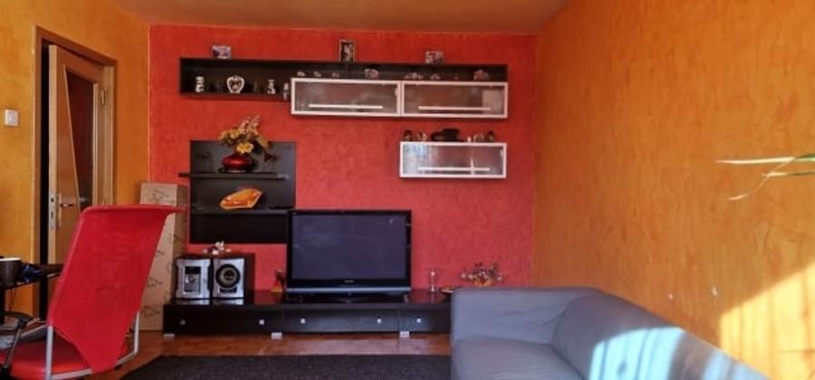 Apartament cu 4 camere decomandat, mobilat în Titan