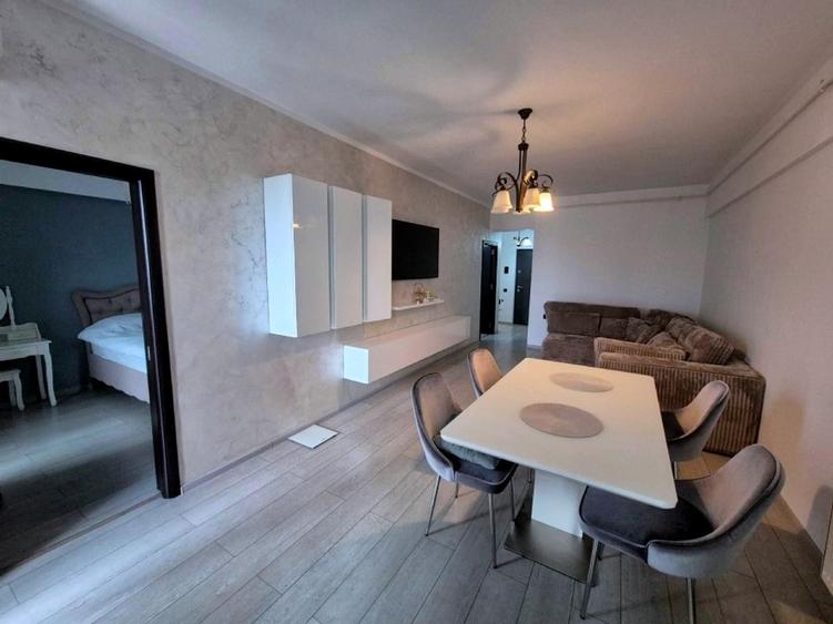 Apartament cu 3 camere decomandat, mobilat în Central