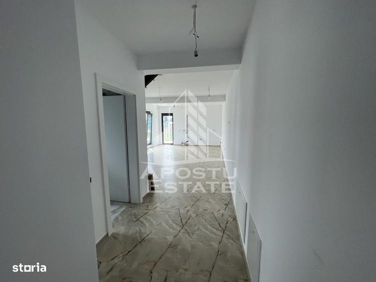 Casă cu 4 camere în Covaci