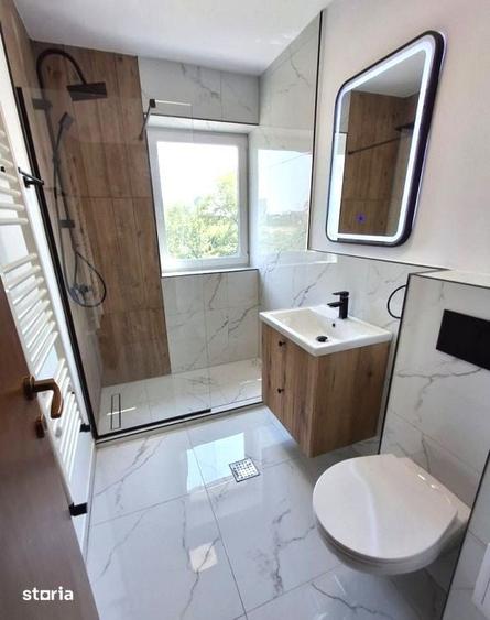 Apartament cu 3 camere decomandat în Pajura