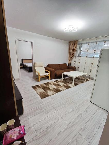 Apartament cu 2 camere semidecomandat în Roșu