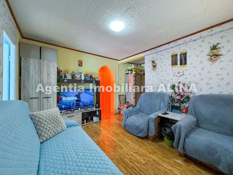 Apartament cu 3 camere semidecomandat în Gojdu
