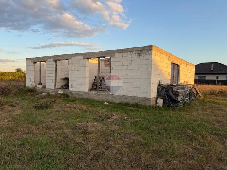 Casă individuală cu 5 camere cu Teren 1141 Mp în Cătălina