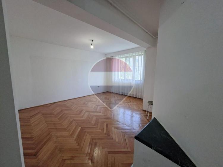 Apartament cu 4 camere decomandat în Ultracentral
