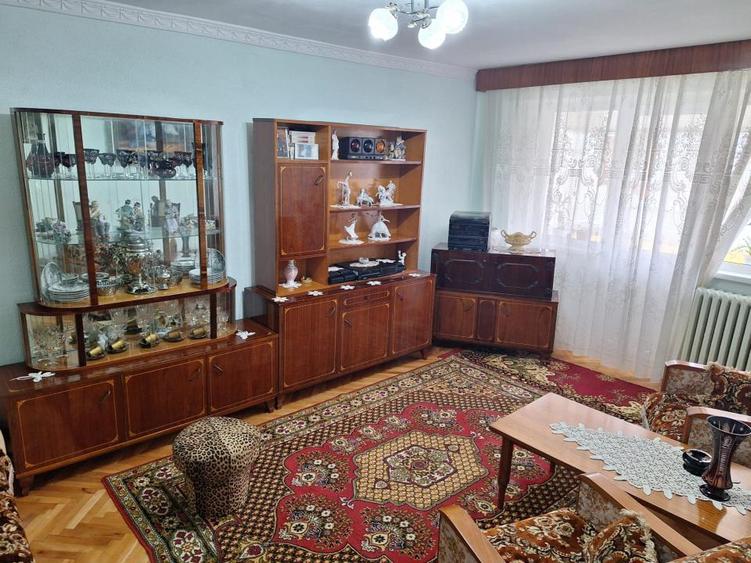 Apartament cu 3 camere decomandat în Plantelor