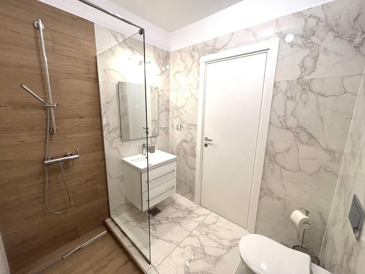 Apartament cu 3 camere decomandat în Băneasa