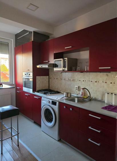 Apartament cu 2 camere semidecomandat în Olteni