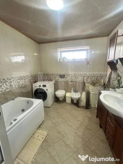 Casă cu 8 camere cu Teren 450 Mp în Central