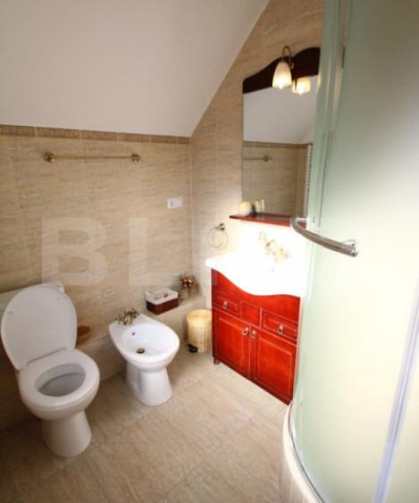 Casă cu 5 camere cu Teren 767 Mp în Central