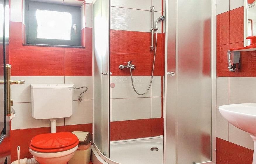 Casă individuală cu 19 camere cu Canalizare în Moieciu de Jos