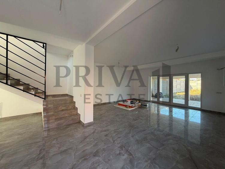 Duplex cu 4 camere cu Canalizare în Giarmata
