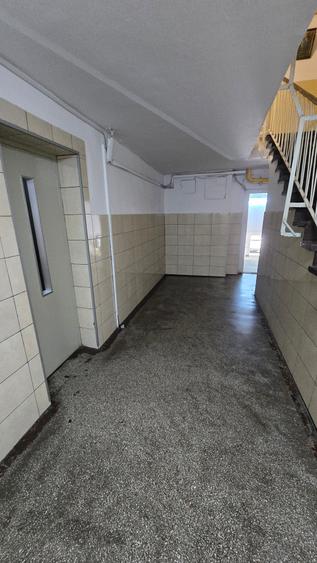 Apartament cu 3 camere decomandat în Berceni