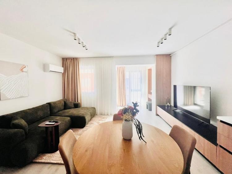 Apartament cu 2 camere semidecomandat, mobilat în Pipera