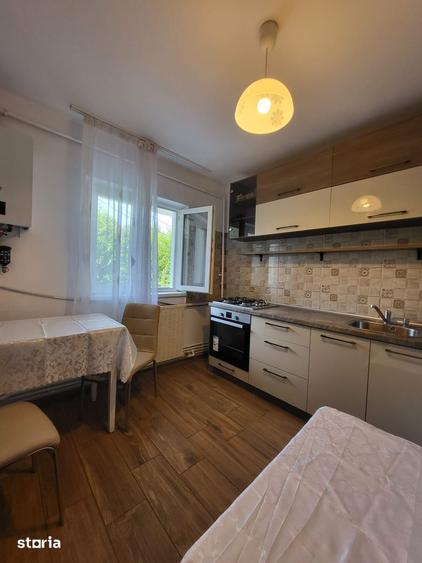 Apartament cu 3 camere decomandat în Nicolina
