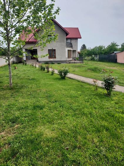 Casă cu 3 camere decomandat în Blejoi