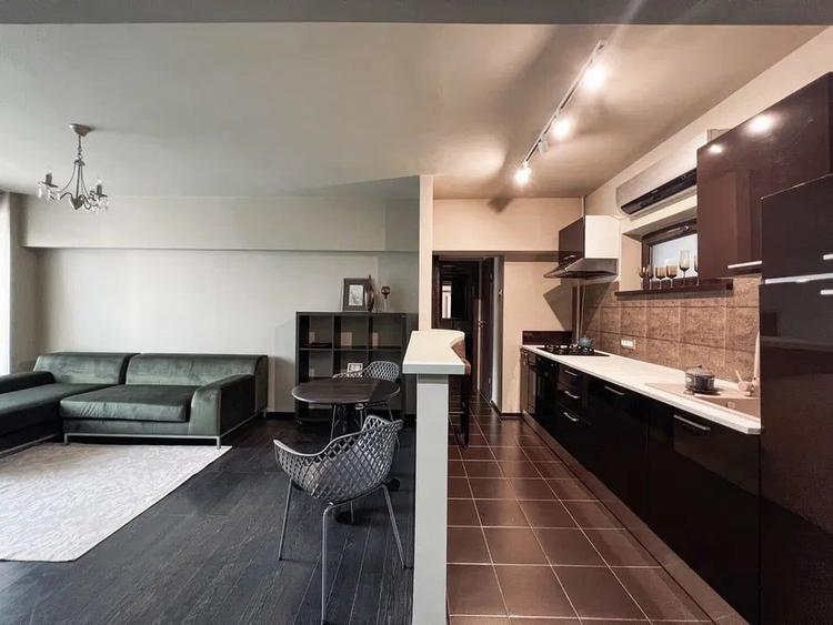 Apartament cu 2 camere semidecomandat, mobilat în Romană