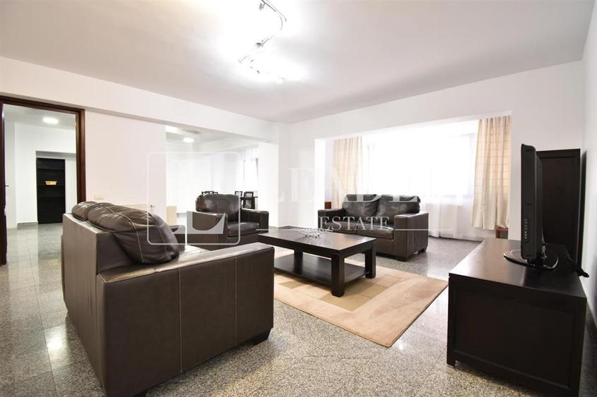 Apartament cu 4 camere semidecomandat în Aviatorilor