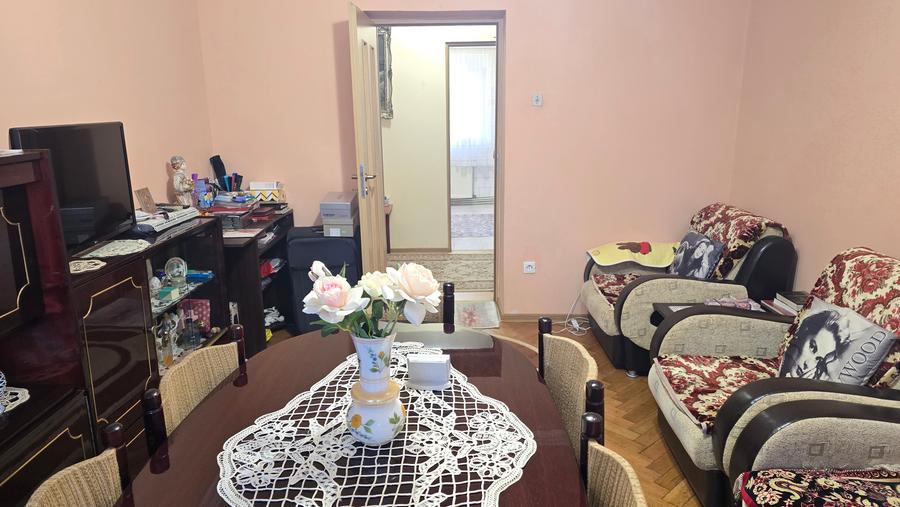 Apartament cu 3 camere decomandat în Progresul
