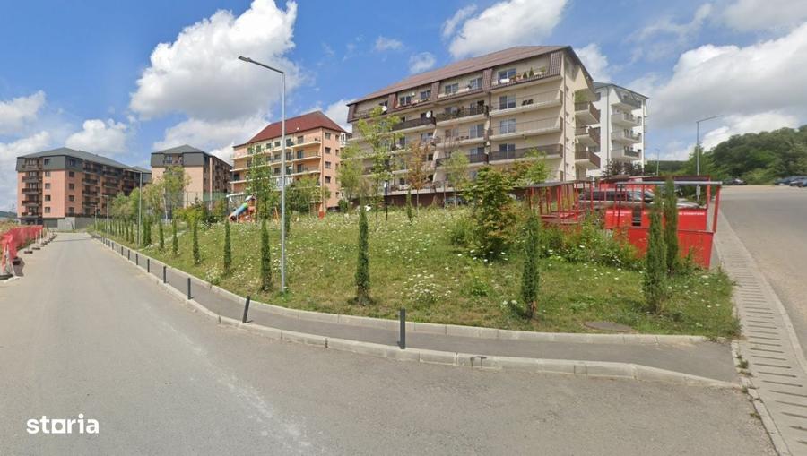 Apartament cu 3 camere decomandat în Chinteni