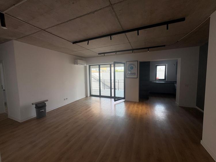 Apartament cu 3 camere decomandat în Barbu Văcărescu