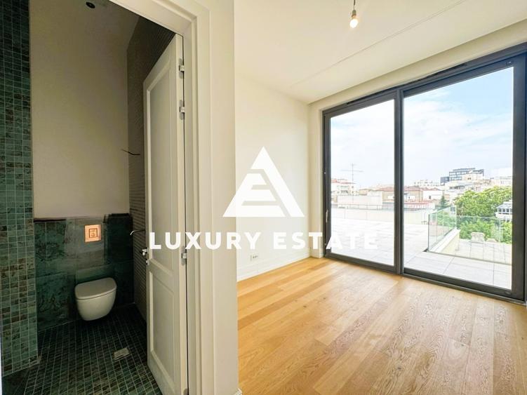 Penthouse cu 4 camere decomandat în Grădina Icoanei