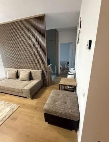 Apartament cu 3 camere semidecomandat, mobilat în Florești