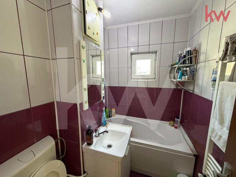 Apartament cu 3 camere semidecomandat, mobilat în Craiovița Nouă