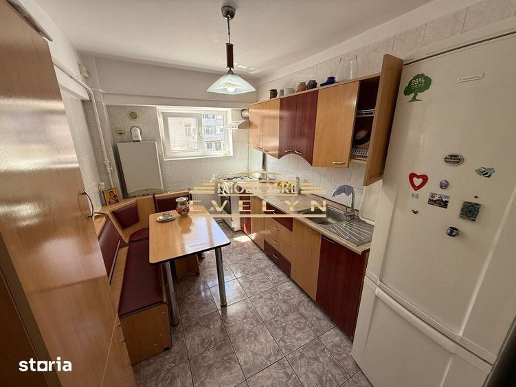 Apartament cu 3 camere decomandat în Central