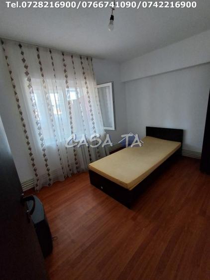 Apartament cu 4 camere decomandat în Central