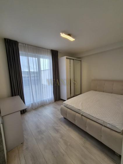 Apartament cu 4 camere semidecomandat în Florești