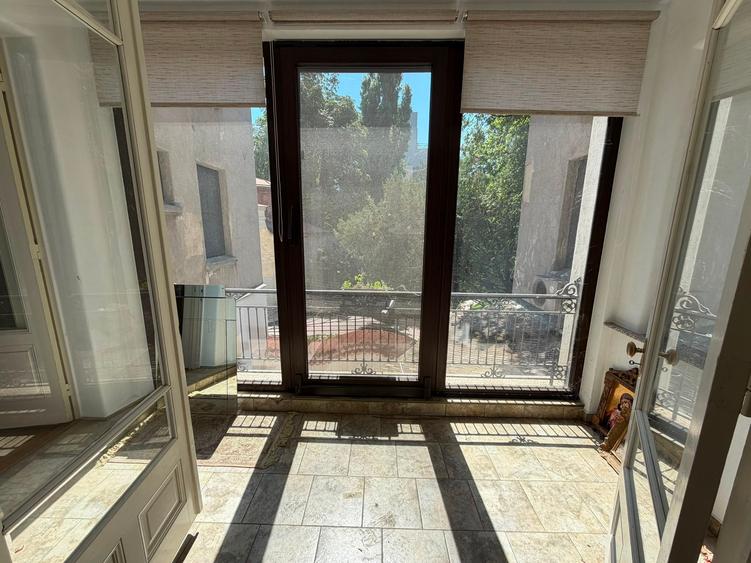 Apartament cu 4 camere semidecomandat în Universitate