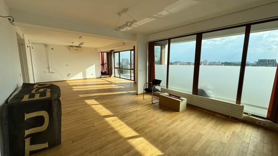 Apartament cu 3 camere, mobilat în Complex Studențesc