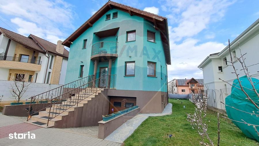 Casă cu 9 camere cu Teren 520 Mp în Cetate