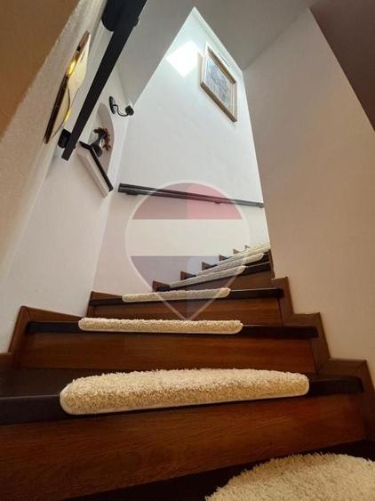 Casă cu 5 camere cu Teren 273 Mp în Butimanu