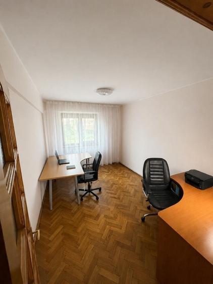 Apartament cu 4 camere semidecomandat în Central