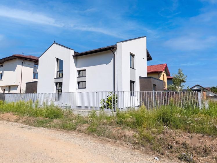 Casă individuală cu 6 camere cu Canalizare în Băneasa