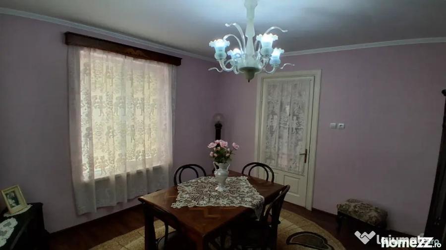 Casă cu 4 camere cu Teren 1600 Mp în Central