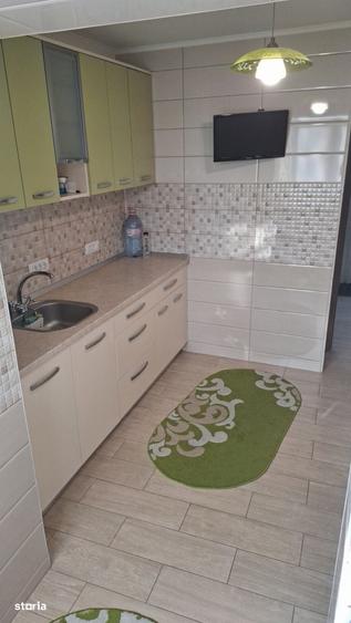 Apartament cu 3 camere decomandat în Eremia