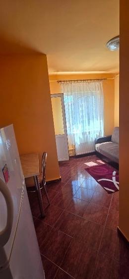 Garsonieră decomandată, mobilată în Cetate