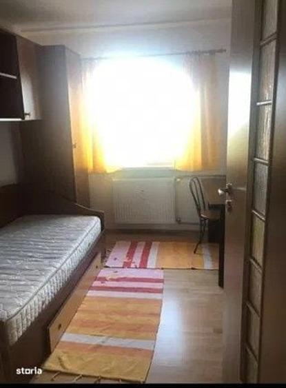 Apartament cu 4 camere decomandat în Păcii
