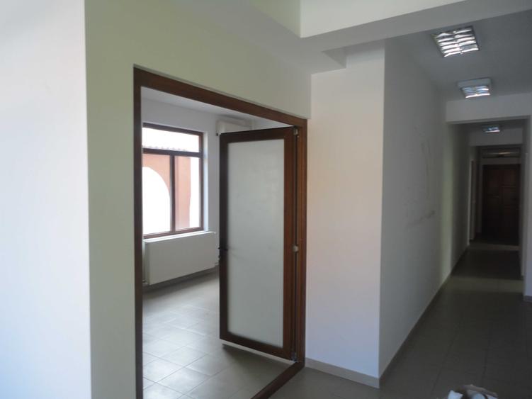 Spațiu comercial, de 12 mp, în Micro 6