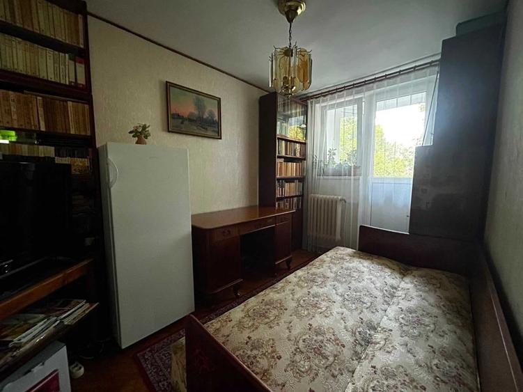 Apartament cu 3 camere semidecomandat în Plopilor