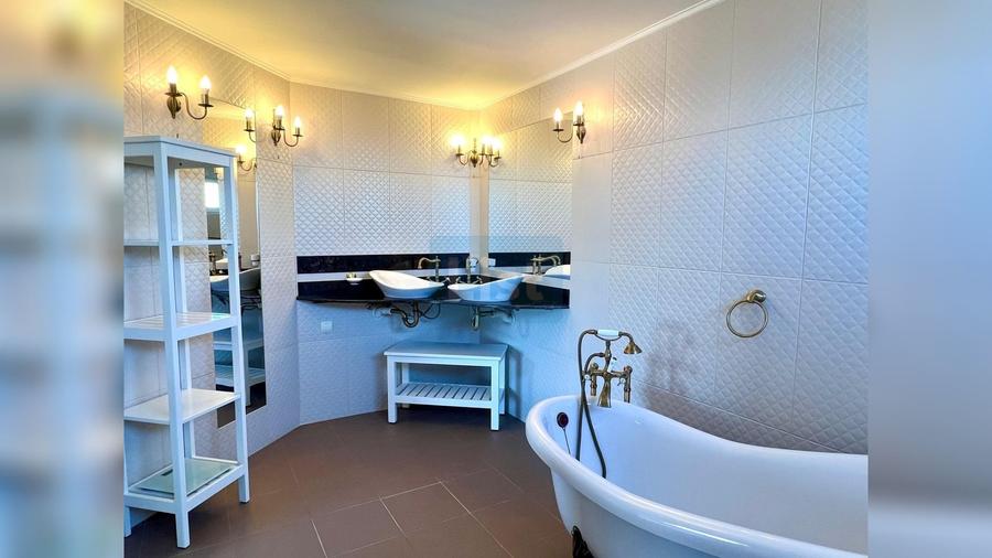 Apartament cu 5 camere semidecomandat în Zorilor