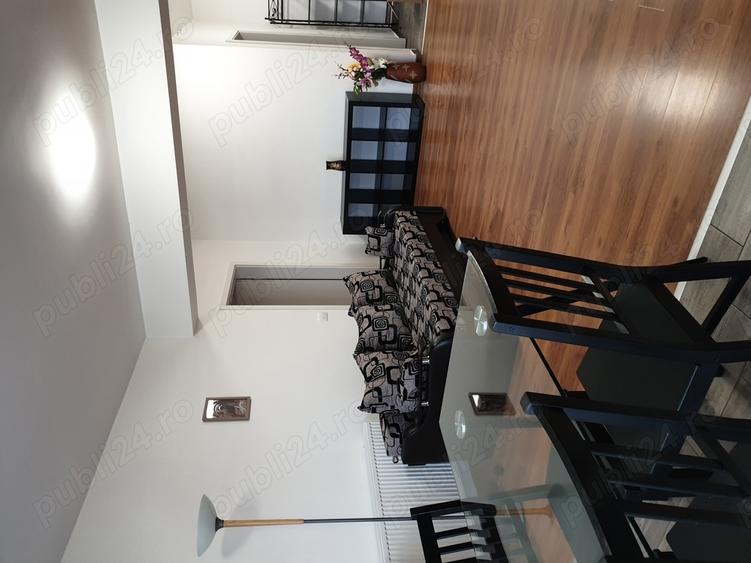 Apartament cu 3 camere decomandat în Tractorul