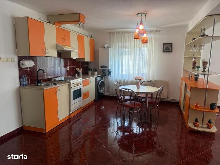 Apartament cu 4 camere decomandat în Micro 3