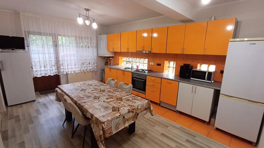 Casă individuală cu 6 camere cu Canalizare în Micro 16