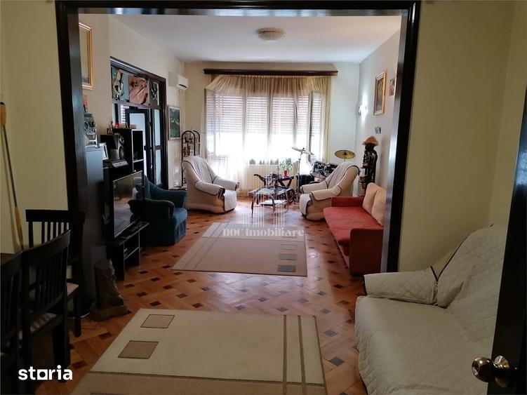 Apartament cu 3 camere semidecomandat în Cișmigiu